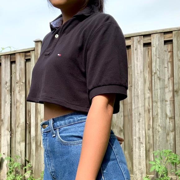 SOLD: CROPPED TOMMY HILFIGER BLACK POLO. - Picture 3 of 5